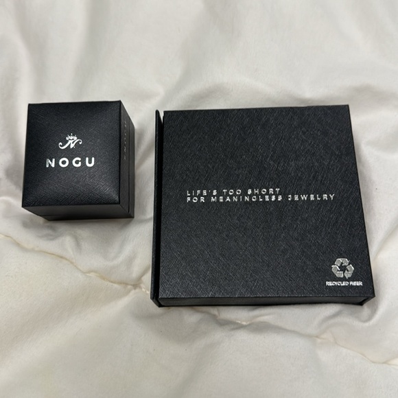 NOGU silver bracelet with black stud earrings - Picture 4 of 4